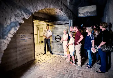 Bunker_tourguide_gross