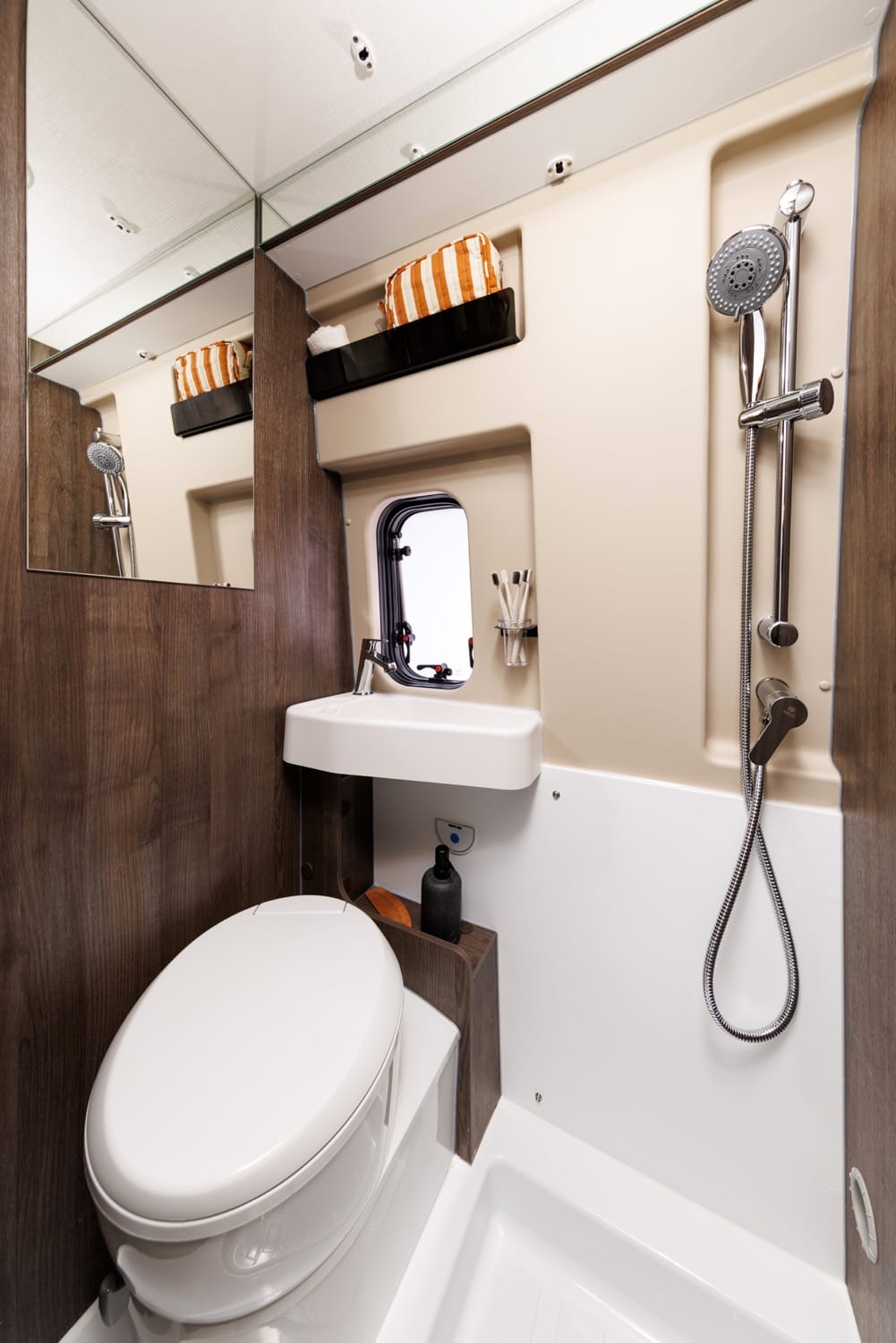 Benivan-2026__81A2124_B120UP_T26